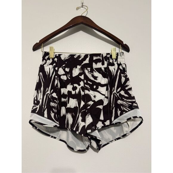 Lululemon Hotty Hot Shorts Monarch Bloom Espresso Bone Size 8 Inseam 4 Inch - Picture 1 of 10